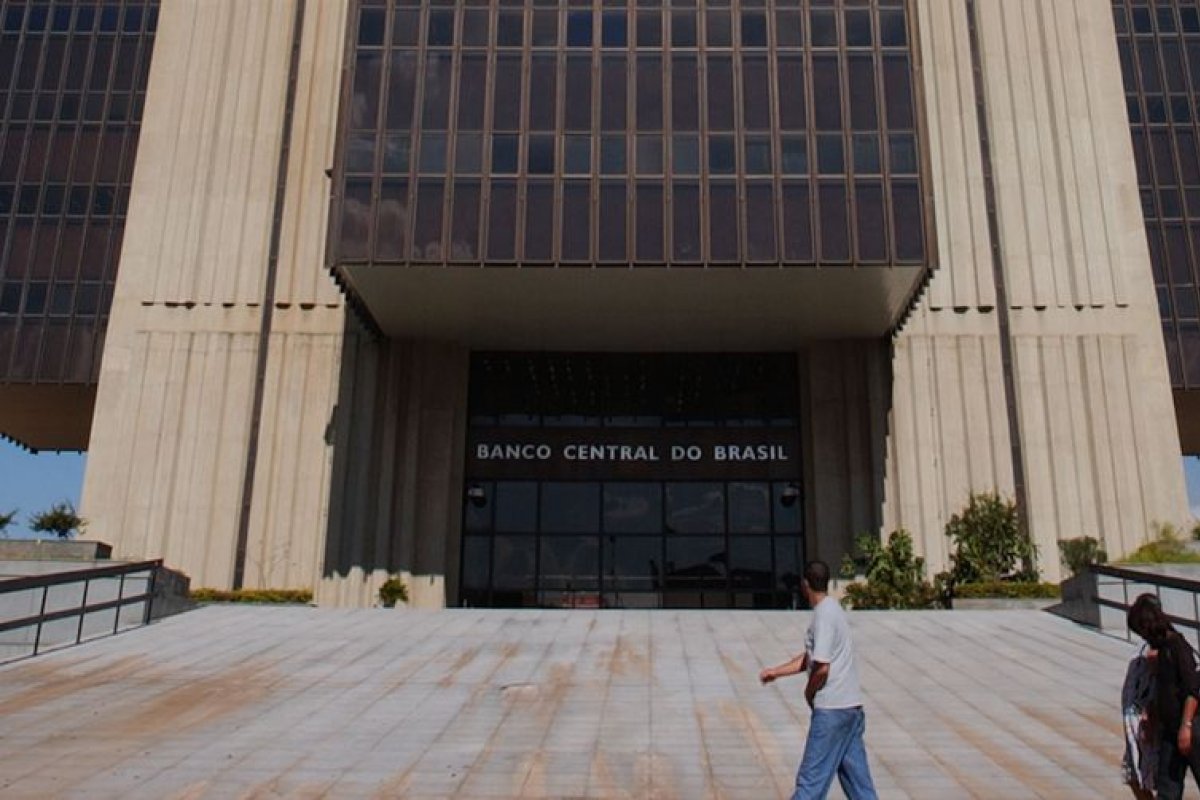 Contas públicas têm rombo de R$ 87,5 bilhões em agosto, diz BC