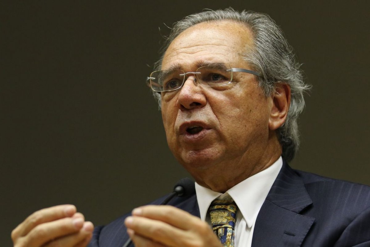 Renda Brasil não será financiado por pagamento de precatórios, afirma Guedes