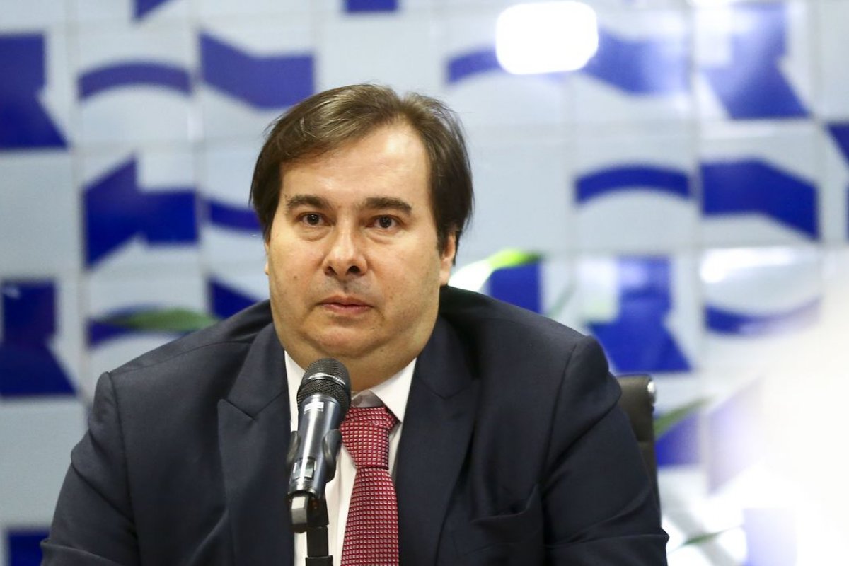 "Paulo Guedes está desequilibrado", afirma Rodrigo Maia