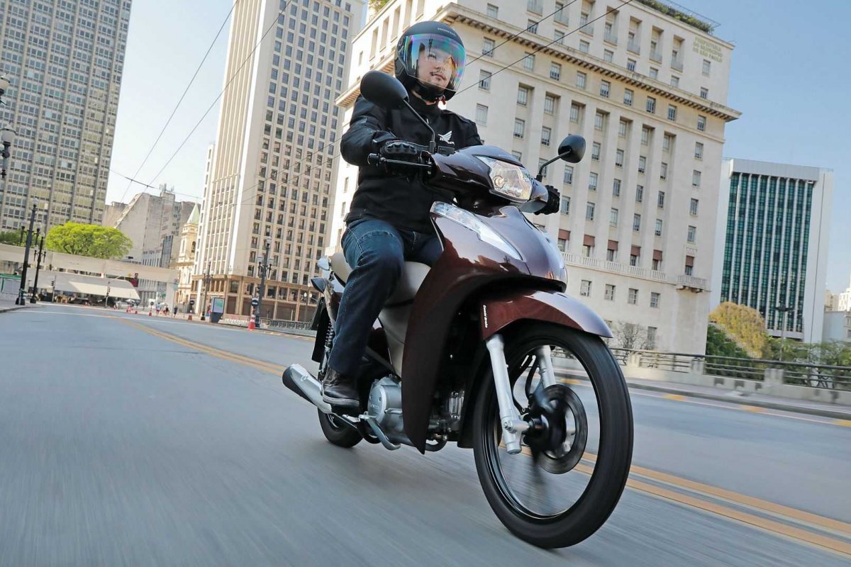Sem mudanças, Honda Biz ganha nova cor na linha 2021: conheça