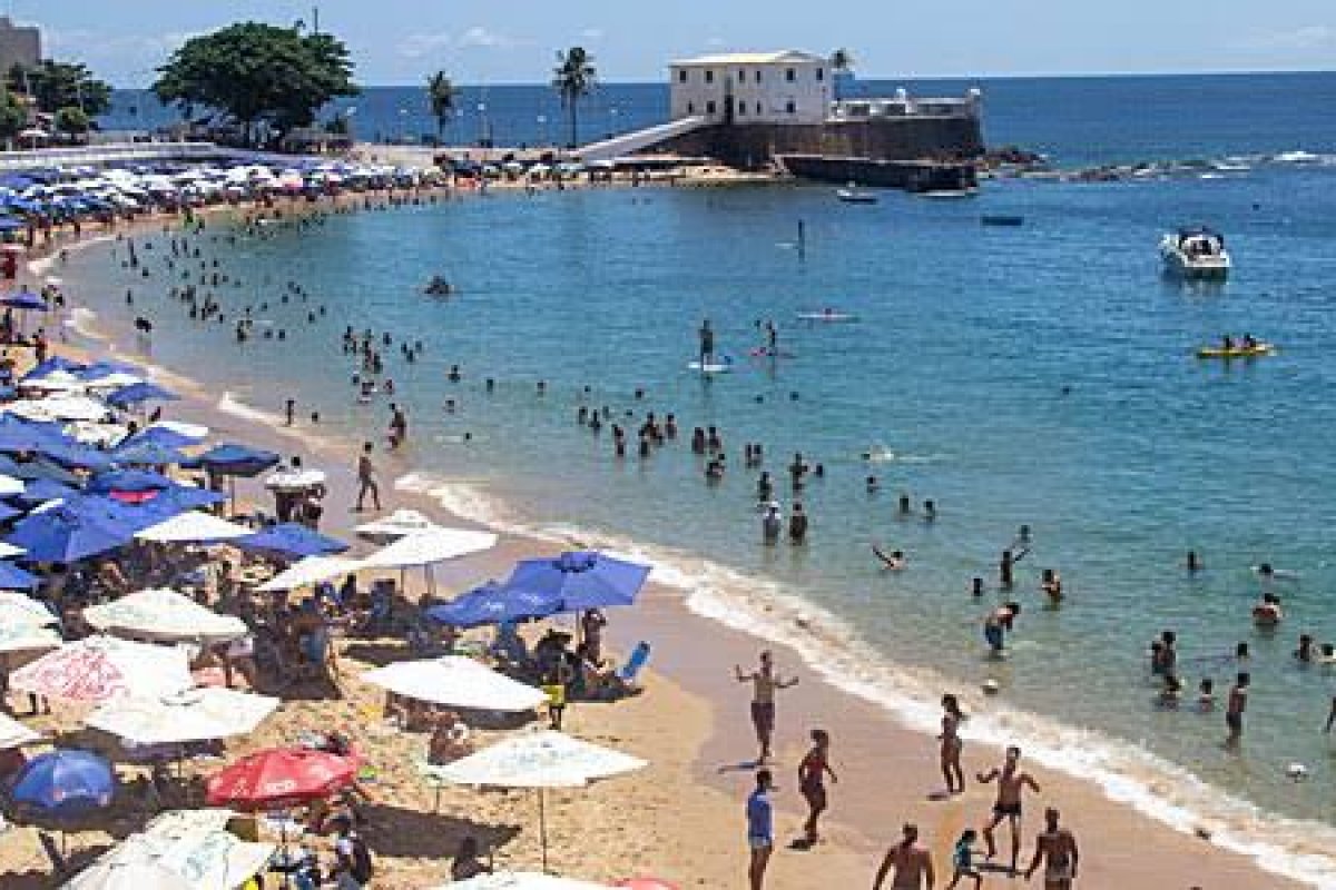 Semop constrói protocolo para retomada de ambulantes nas praias 