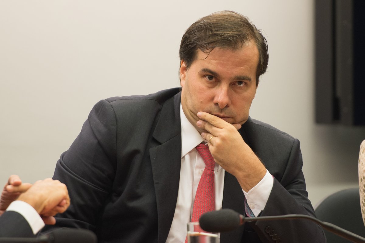 Maia nega prorrogar orçamento de guerra como alternativa para pagar Renda Cidadã