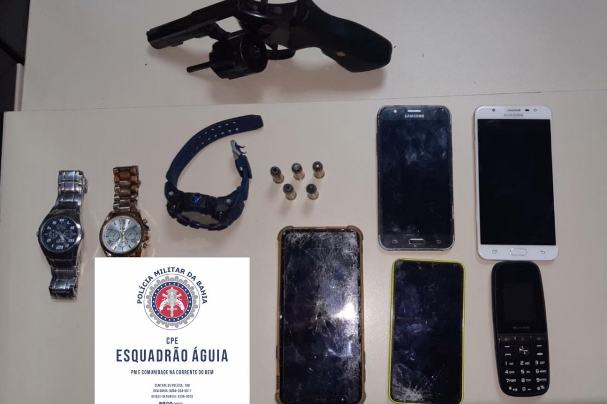 Dois homens são presos e um adolescente apreendido após serem flagrados com uma arma em Salvador