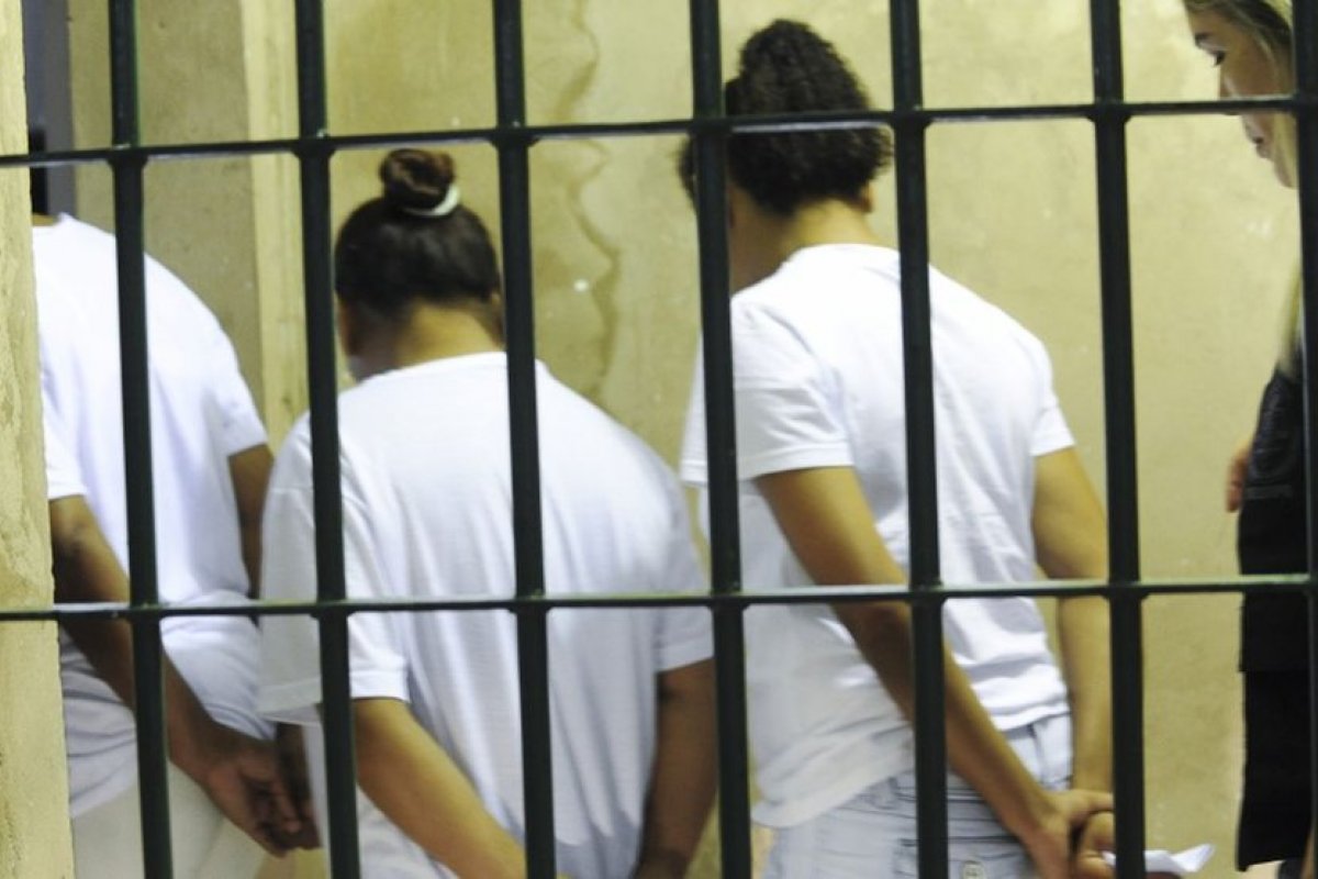 Transexuais e travestis presas poderão ir para cadeias femininas, decide CNJ