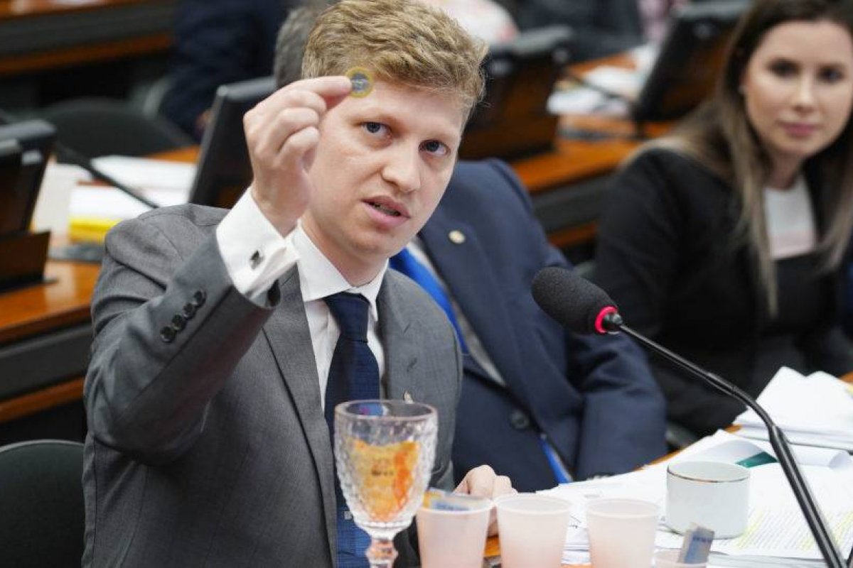 Deputado cria abaixo assinado para pressionar senadores contra criticar a indicação do STF