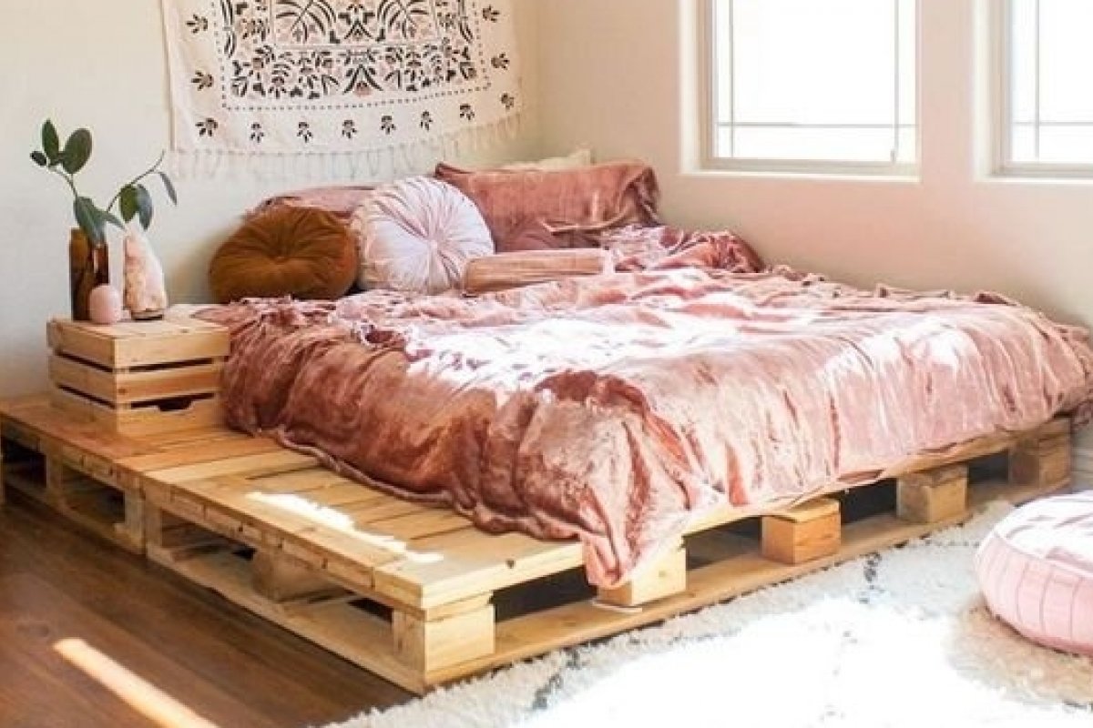 Cama de pallet é opção econômica e sustentável 