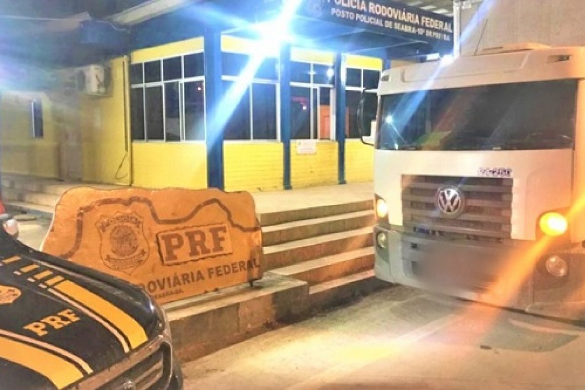Caminhão de carga adulterado é apreendidona em Seabra