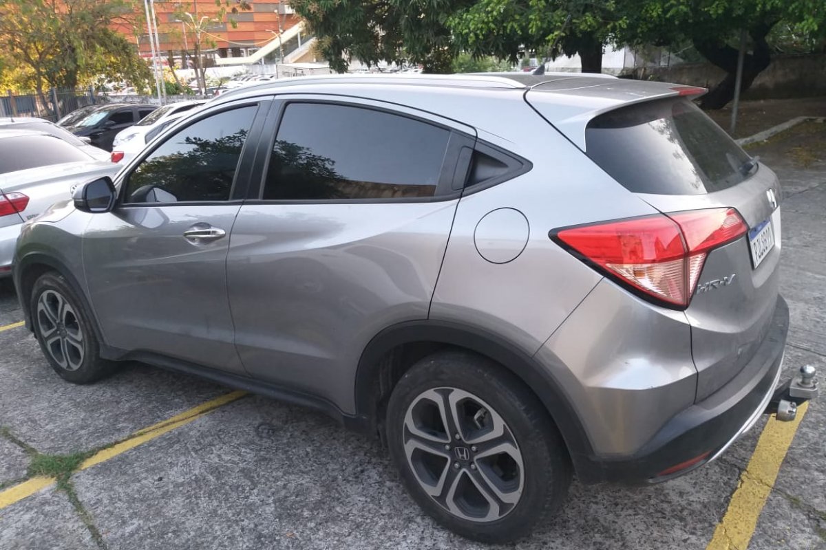 Homem é preso com carro roubado no bairro de Pirajá, em  Salvador