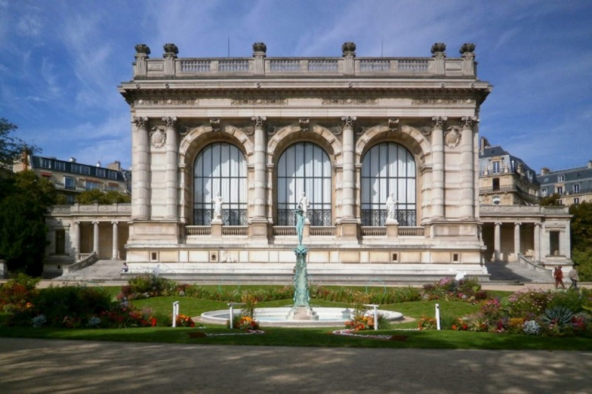 Após 2 anos, primeiro museu da capital francesa dedicado a moda é reinaugurado com exposição sobre Gabrielle Chanel