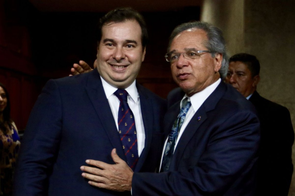 "Fui indelicado e grosseiro", diz Maia após reconciliação com Guedes