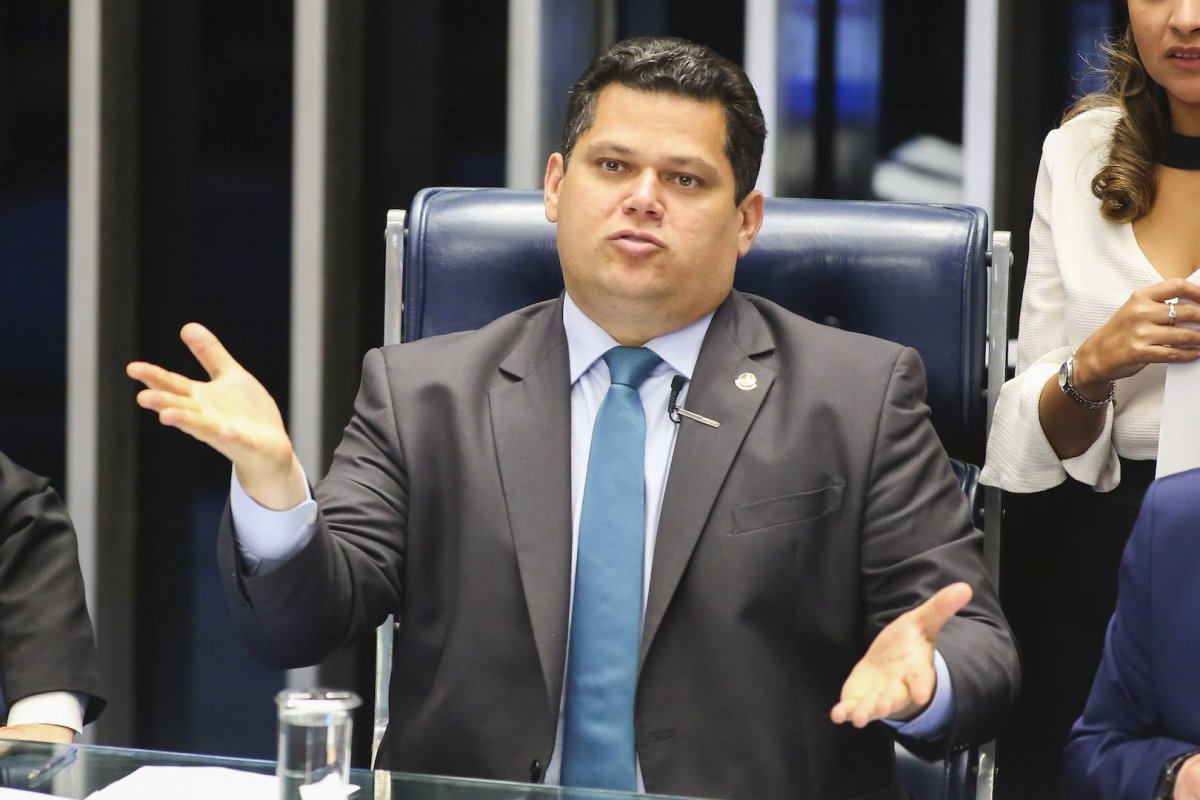 "Essa reunião marca um novo iniciar dessa relação", diz Alcolumbre sobre Guedes e Maia