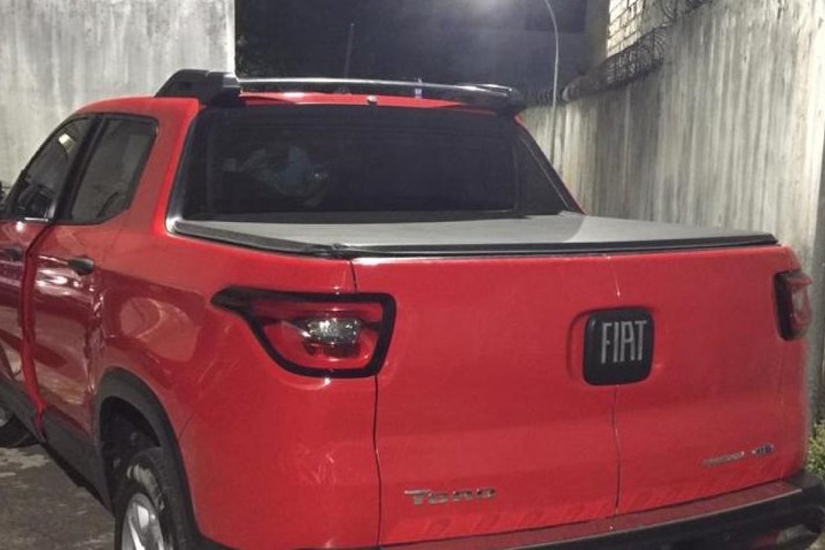 Homem é preso após ser flagrado com carro roubado em Dias D'Ávila
