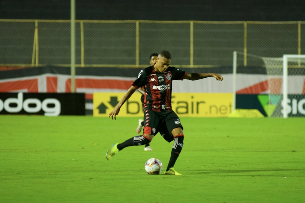 Vitória joga mal de novo e perde para o América-MG pela Série B