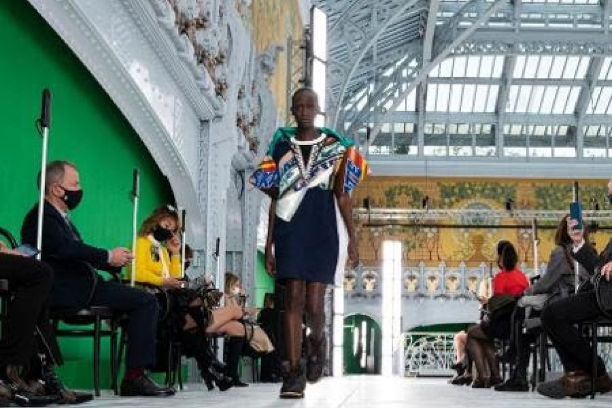 Louis Vuitton encerra Paris Fashion Week com desfile em tom político e estilo skatista