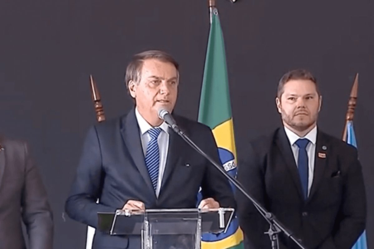 Bolsonaro afirma que não dá motivos para PF ir atrás de seus ministros, como ocorreu em outras gestões
