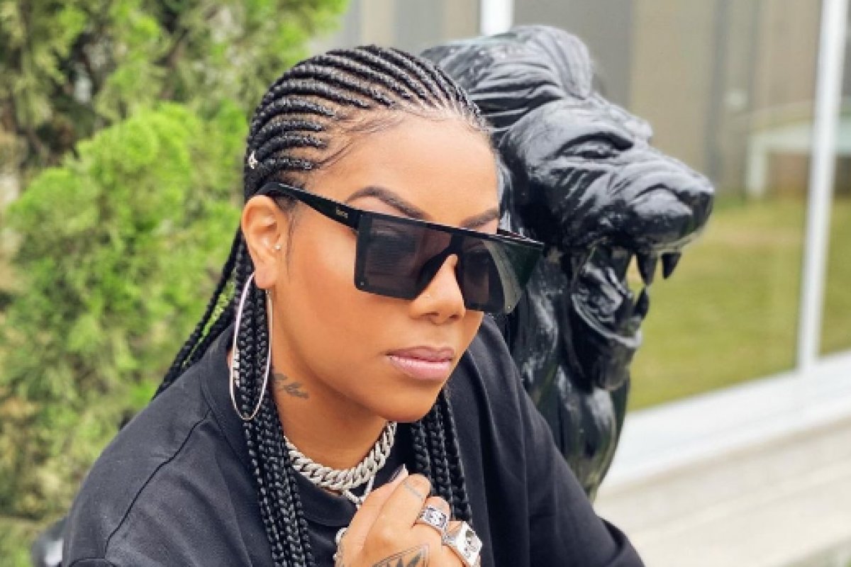Vereadora chama Ludmilla de maconheira e cantora rebate 