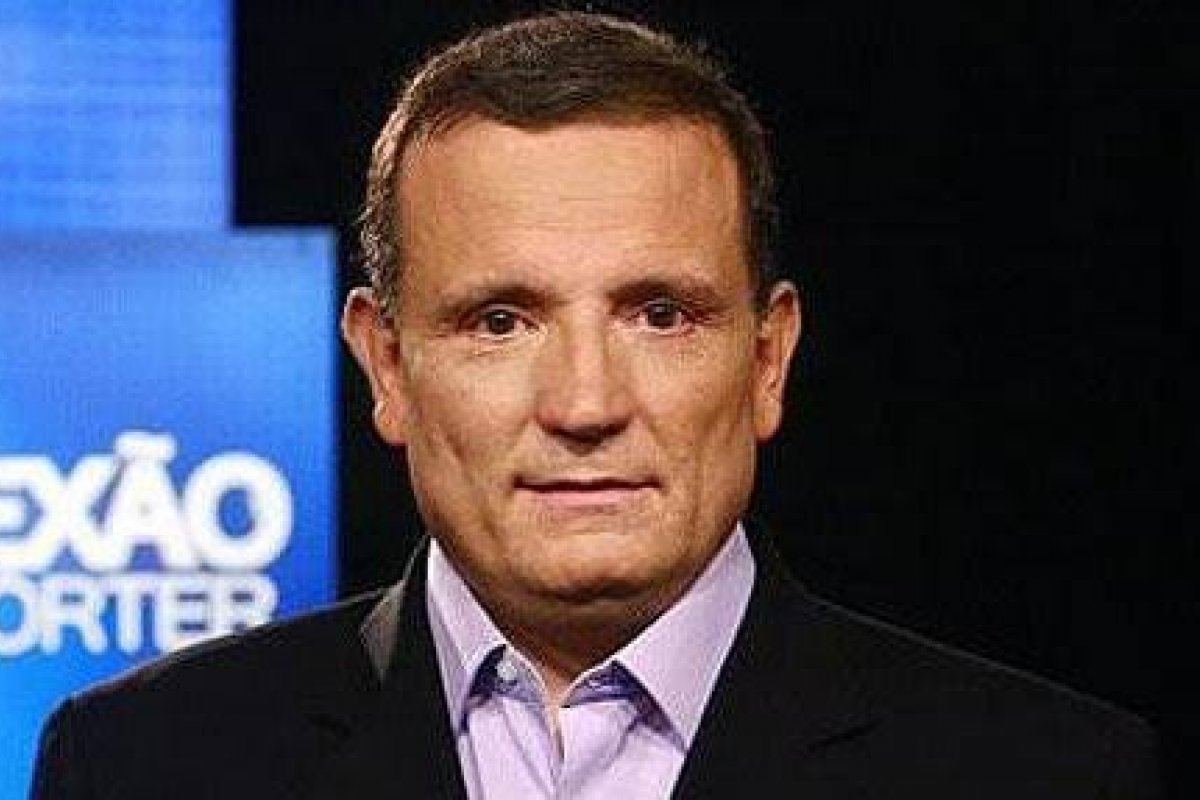 Roberto Cabrini assina contrato com a Record TV 