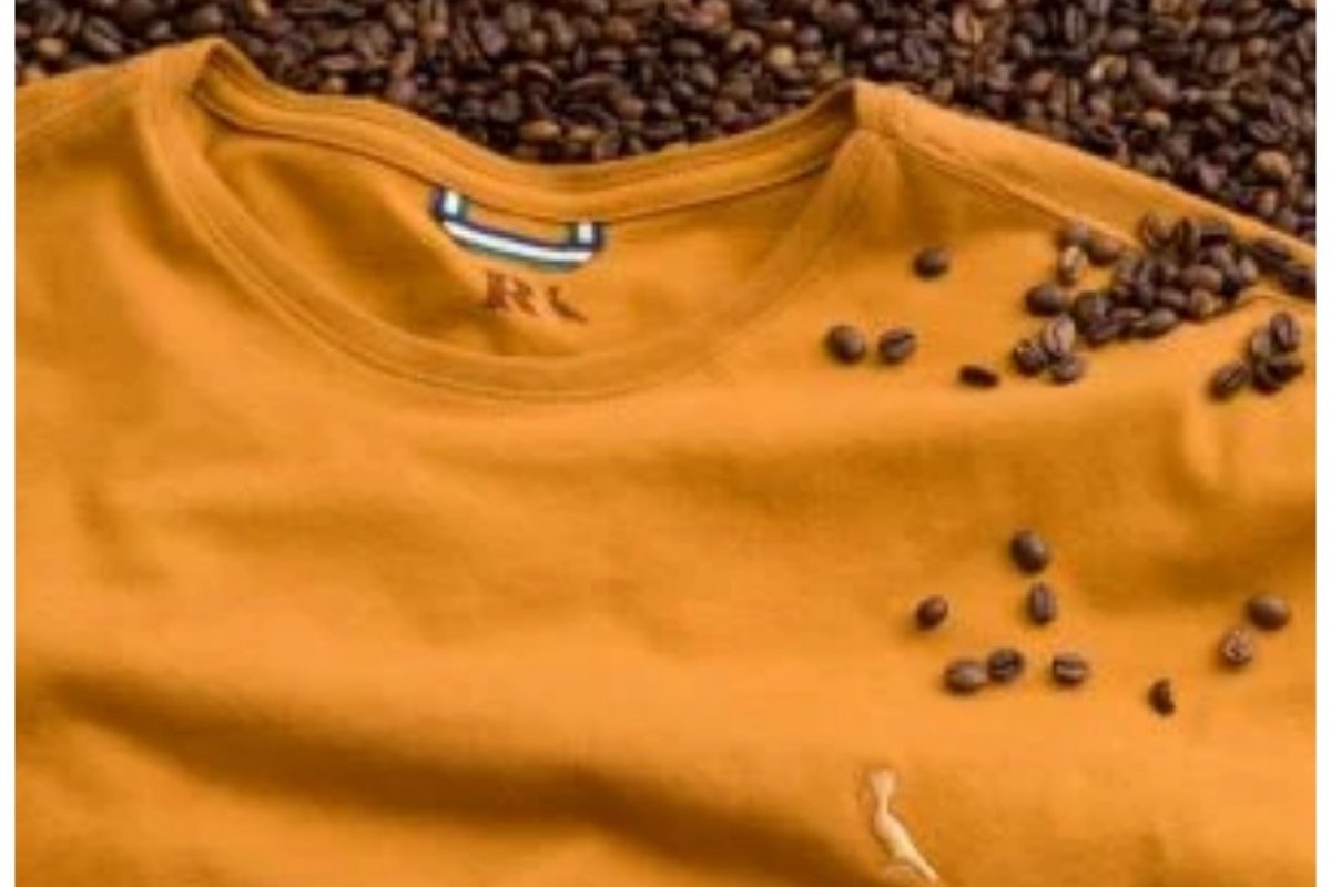 Grife brasileira lança camiseta com fios de resíduos do grão de café 