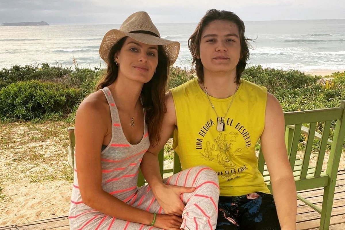 Babado! Isabeli Fontana revela que agente sugeriu aborto na 1ª gravidez da modelo