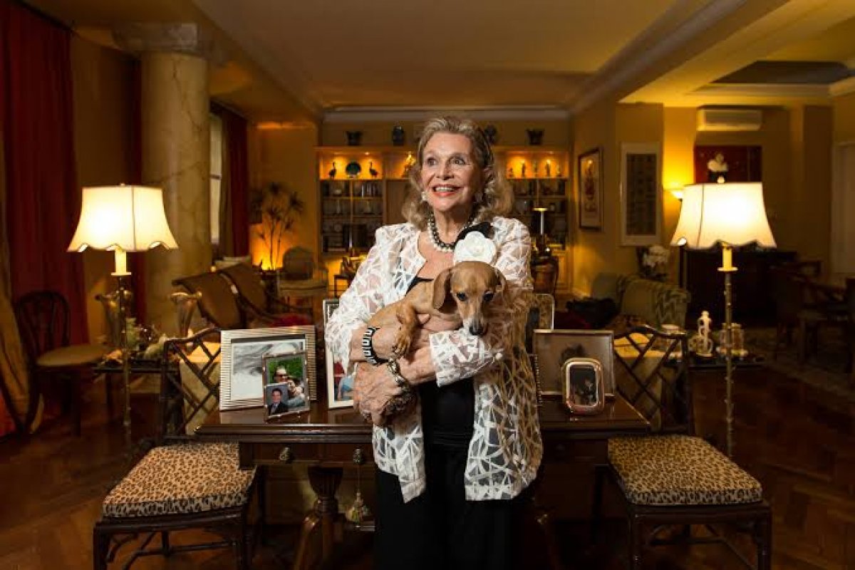 Acervo da socialite carioca Lourdes Catão vai a leilão