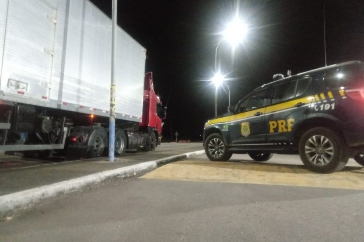 Motorista é preso ao trafegar com veículo de carga adulterado na BR-407 