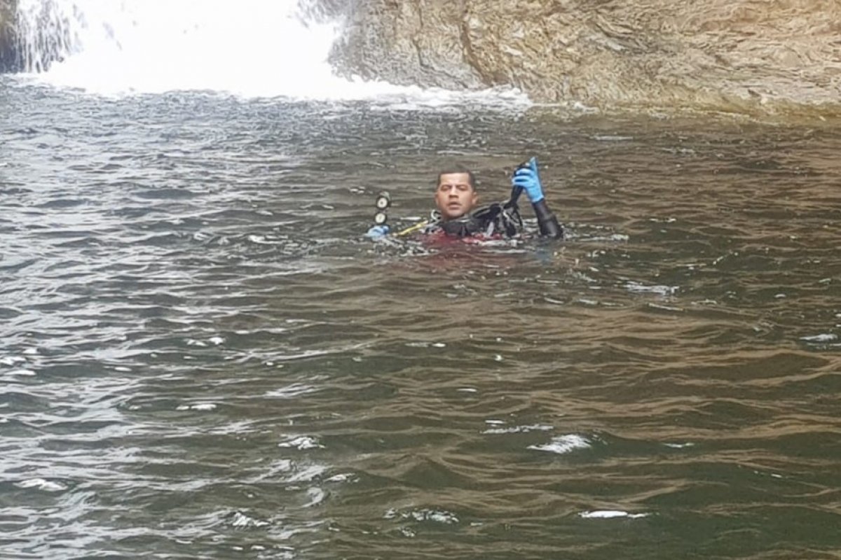 Jovem morre ao se desequilibrar e cair de cachoeira em GO
