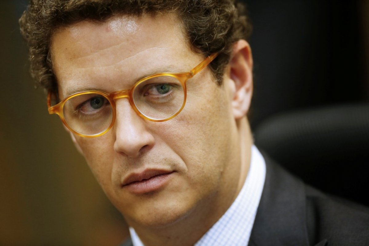 Justiça Federal manda juiz analisar pedido de afastamento do ministro Ricardo Salles