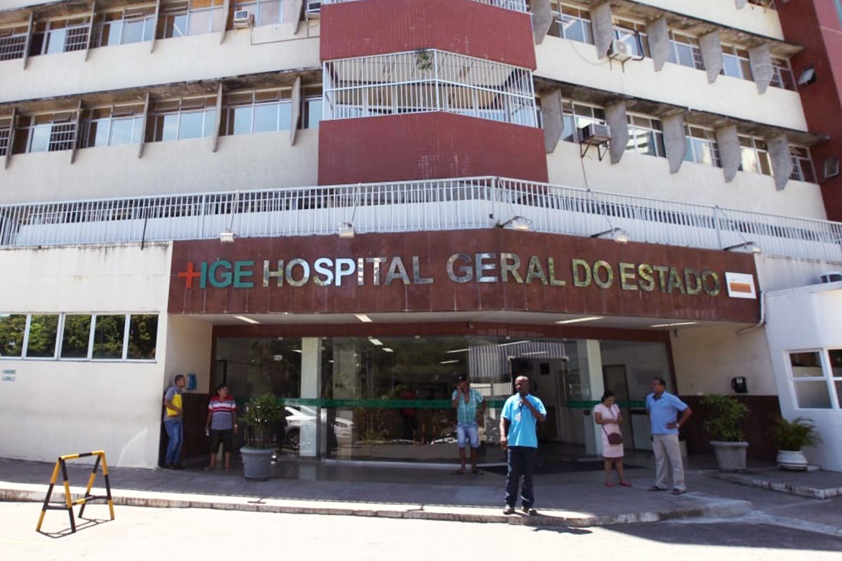 Mulher morre após ser esfaqueada por outras três mulheres em ponto de ônibus, em Salvador