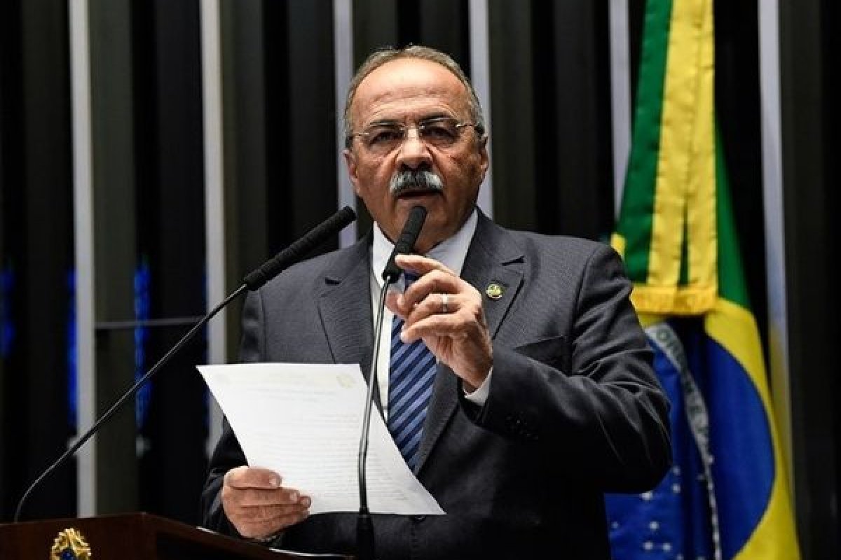 ‘Volume retangular’, diz relatório da PF quando o senador de Roraima tentou fugir com dinheiro