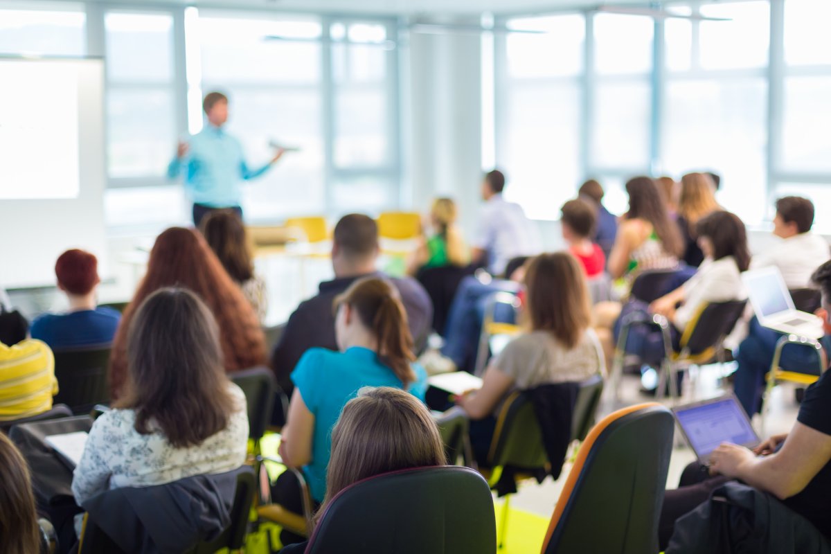 Sesi oferece aulas de reforço gratuitas para 800 mil estudantes