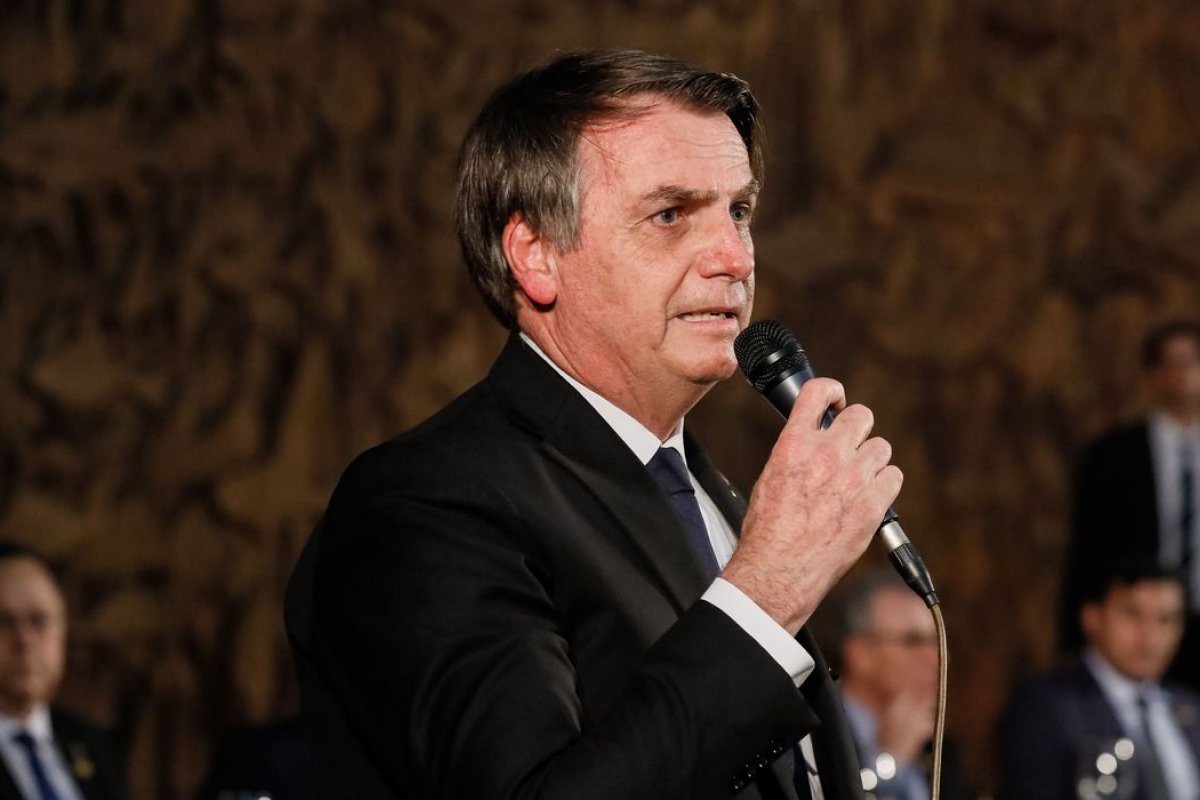 Bolsonaro afirma que governo não vai obrigar vacinação contra Covid-19