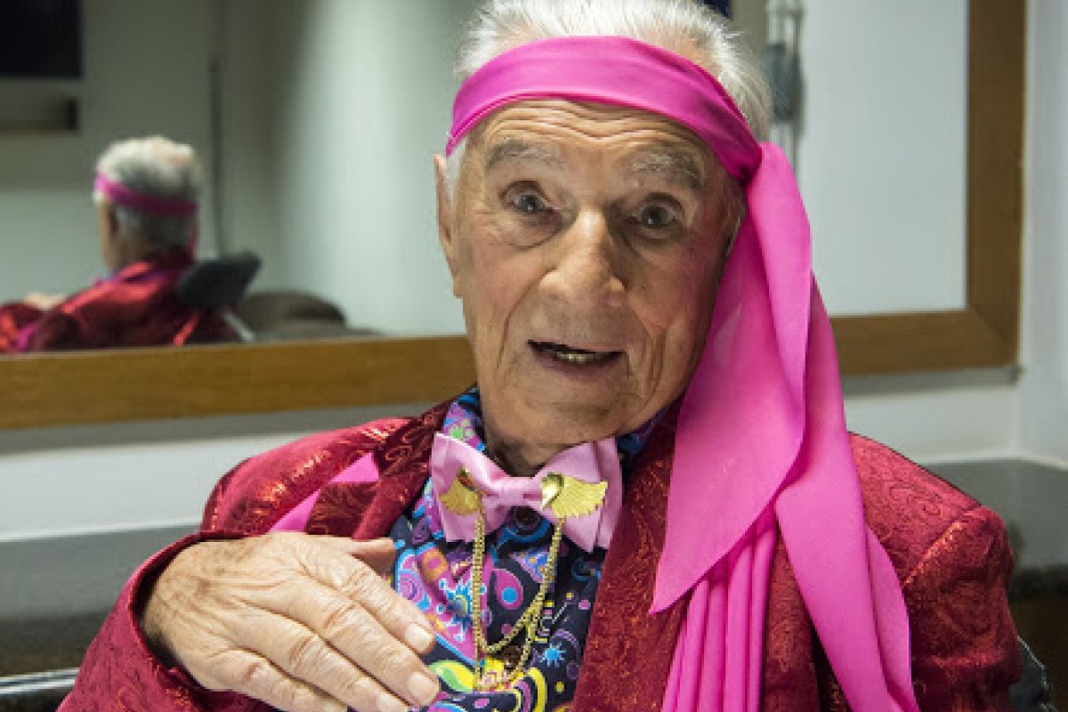 Famoso pela personagem Seu Peru, Orlando Drummond faz 101 anos 