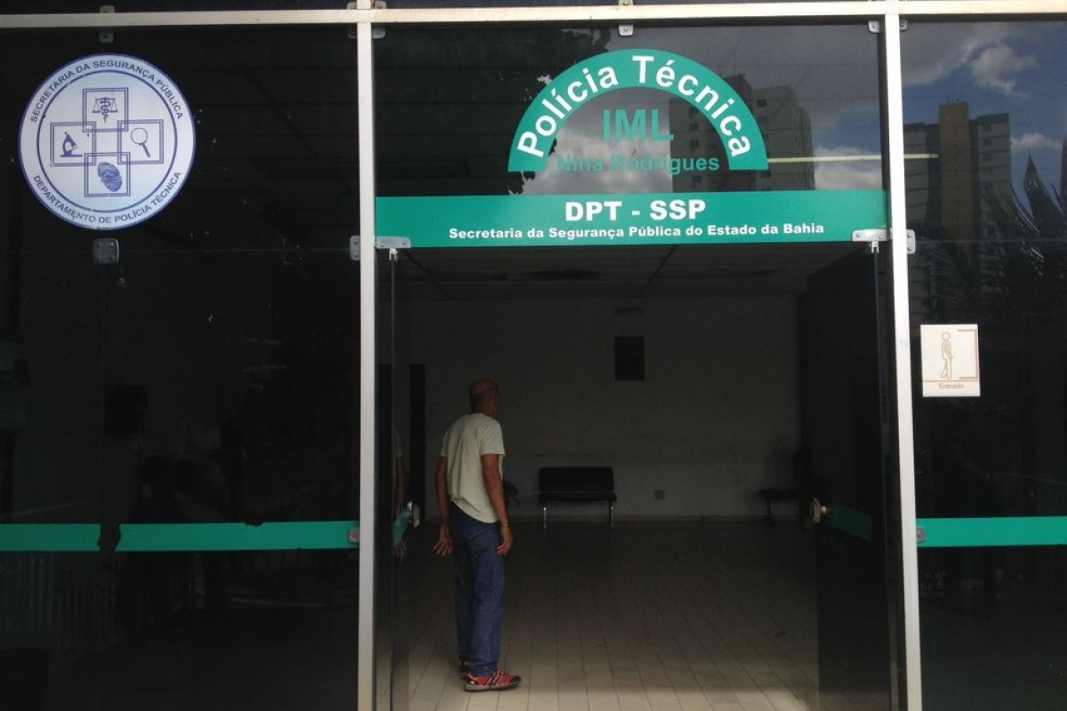 Idosa é encontrada morta dentro de casa em condomínio de luxo, em Salvador