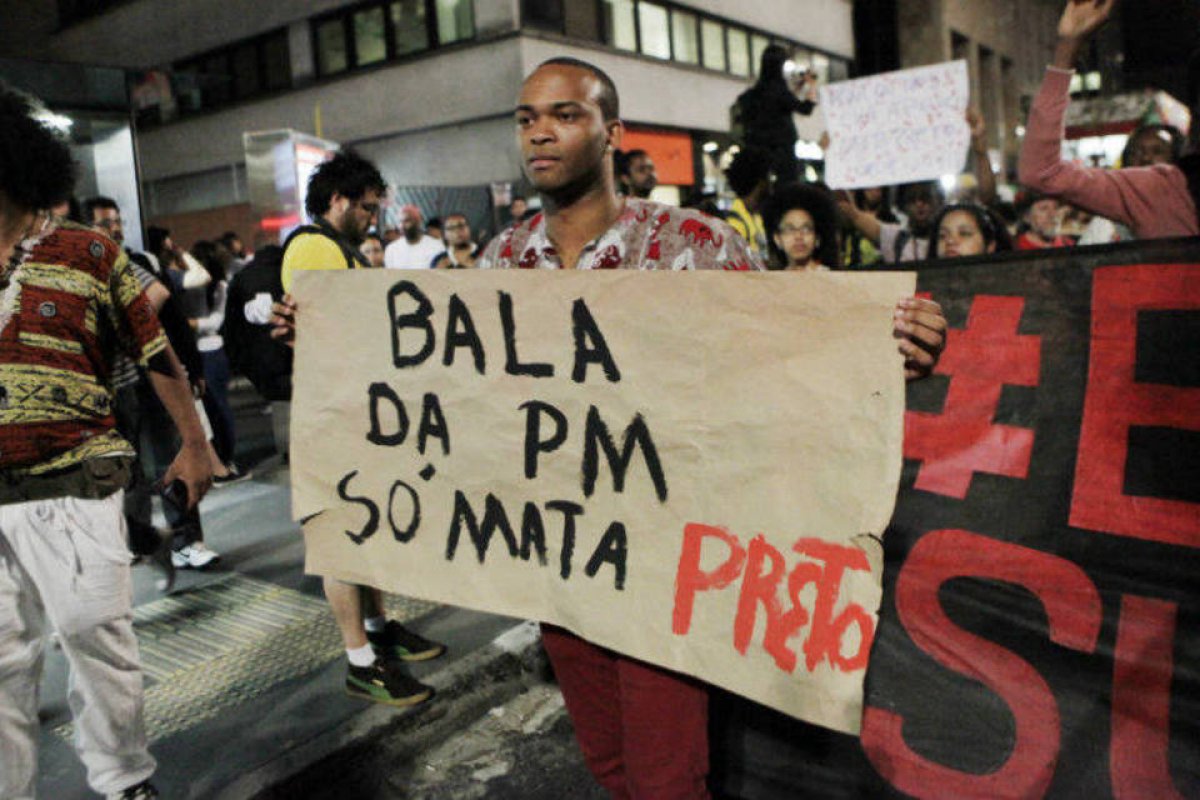 Relatório aponta que negros são oito de cada 10 mortos pela polícia no Brasil