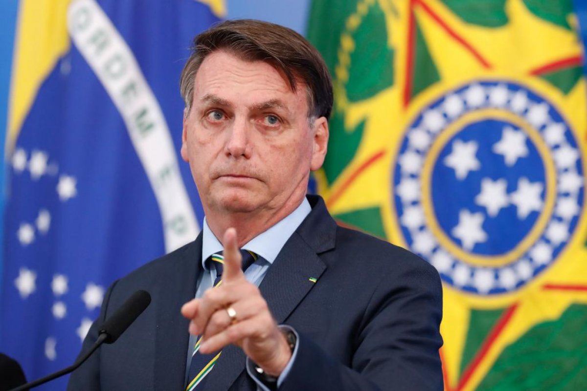 Presidente diz que metade dos brasileiros não quer ser vacinado contra a Covid-19