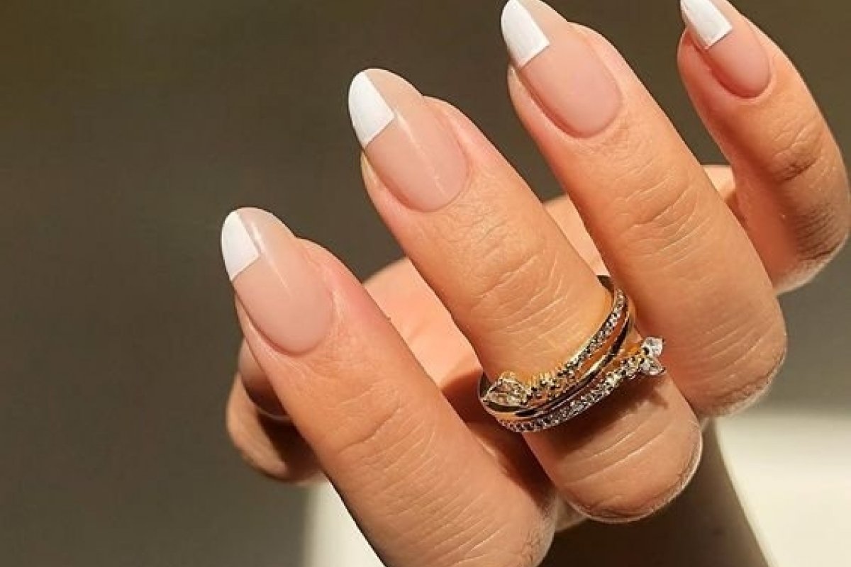 Confira formas simples de decorar as unhas em casa 