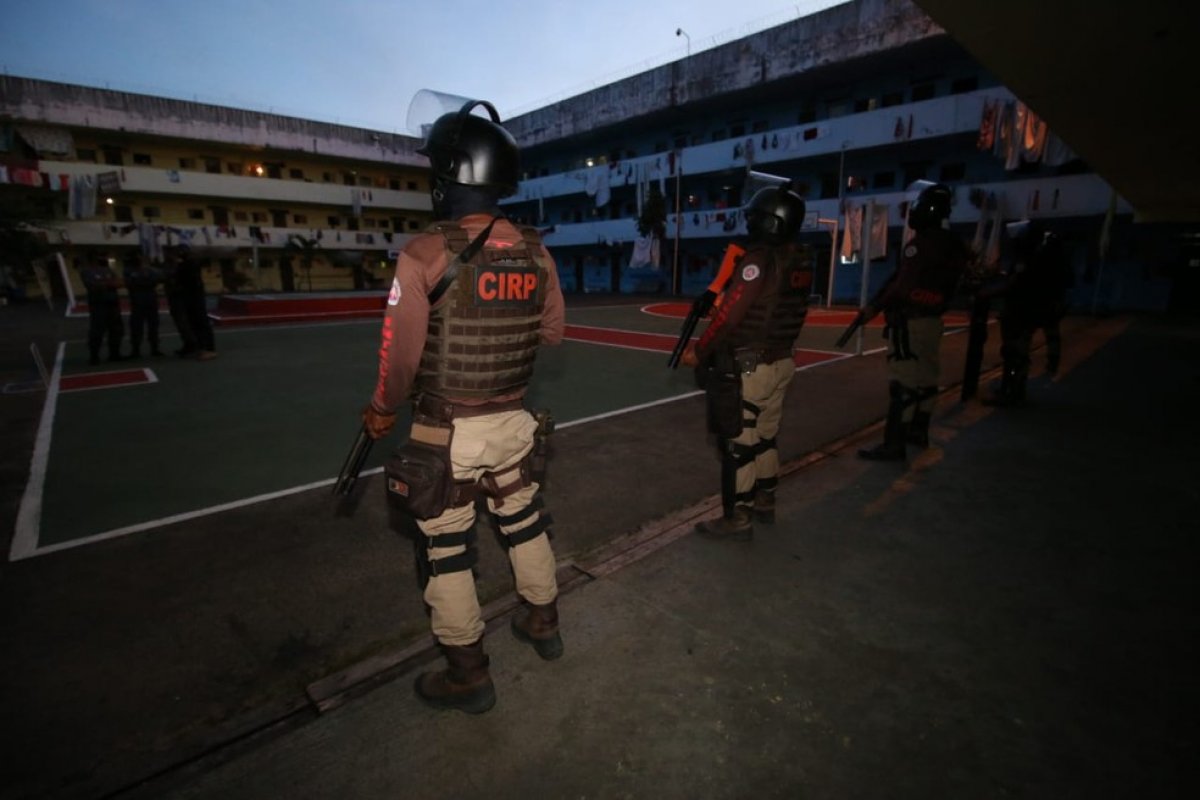 Transferidos detentos suspeitos de serem mandantes de homicídios de dentro da prisão