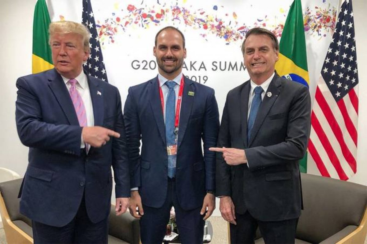 Juiz baiano pede explicações ao presidente Jair Bolsonaro sobre indicação do filho Eduardo para embaixada