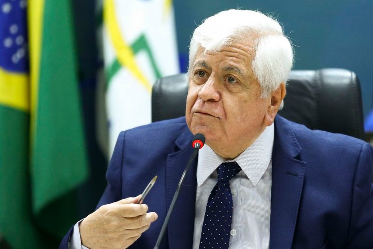 “Infelizmente a Anvisa hoje está a serviço do governo”, diz ex-presidente do órgão