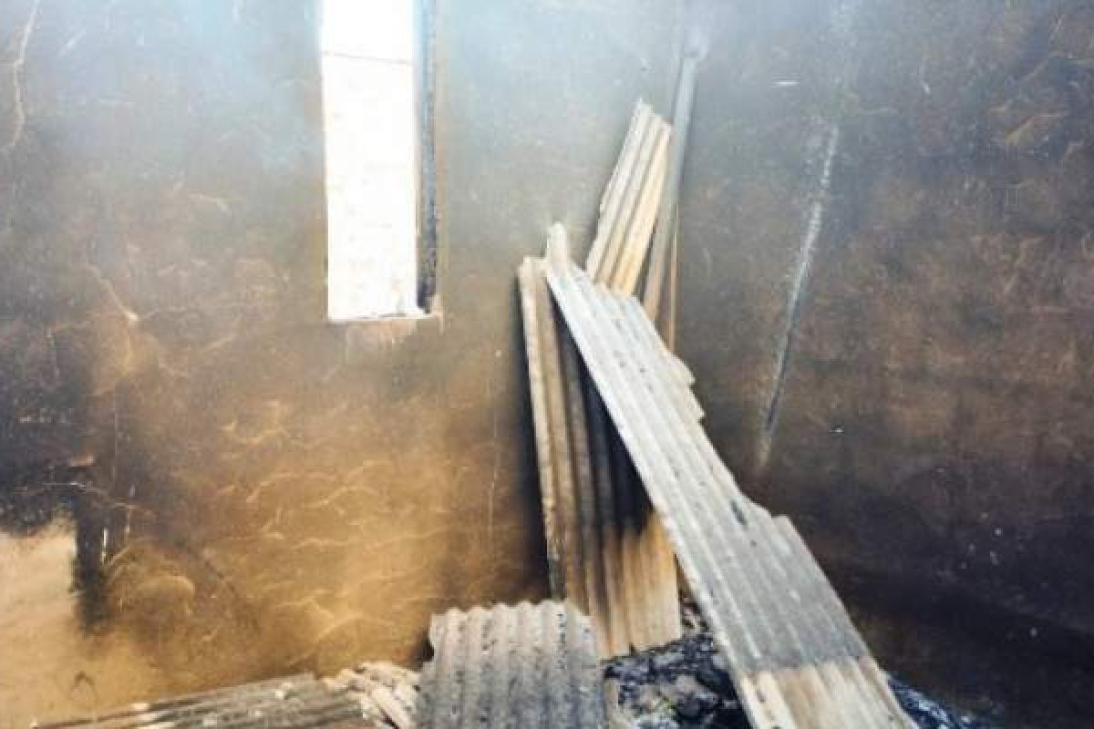 Casa de suspeito de matar criança de 11 anos é incendiada por populares