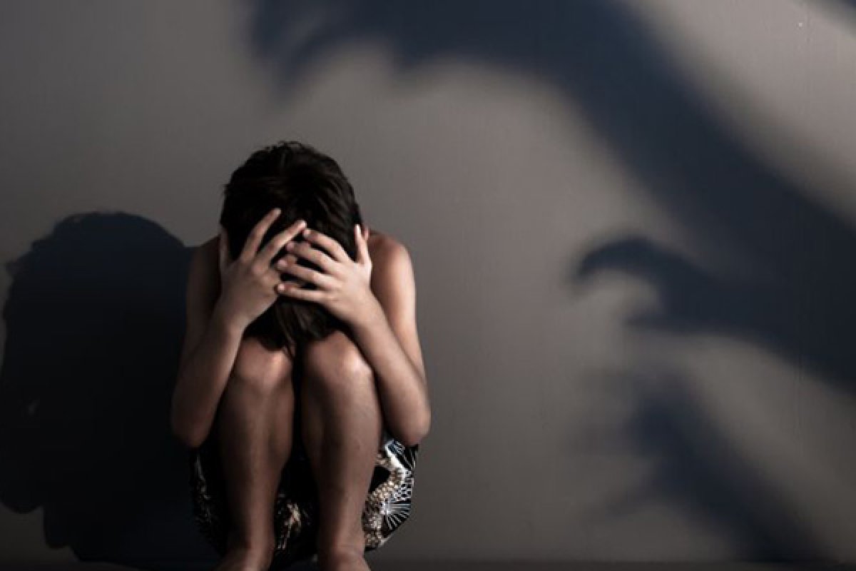 Mulher com HIV relata que foi estuprada por 12 homens 