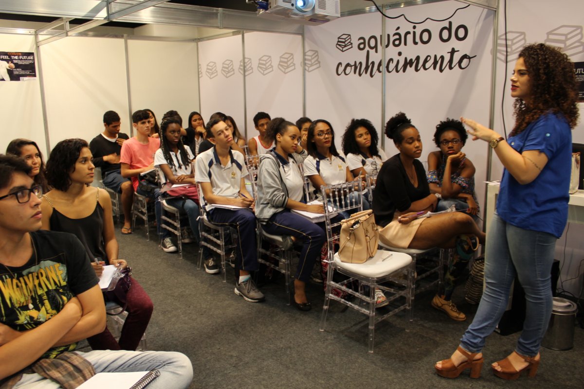 Evento gratuito promove cursos, palestras, serviços de saúde e orientação jurídica em shopping