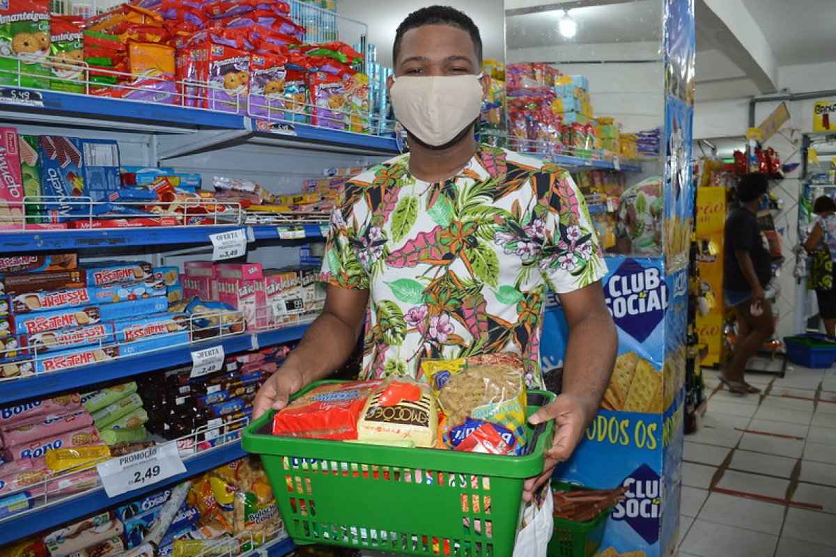 Estado efetua pagamento da quarta parcela do vale-alimentação estudantil nessa segunda