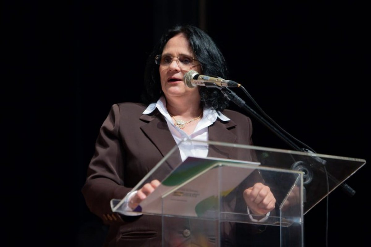 Ministra Damares recebe medalha da 55ª legislatura da Assembleia Legislativa do Rio Grande do Sul 