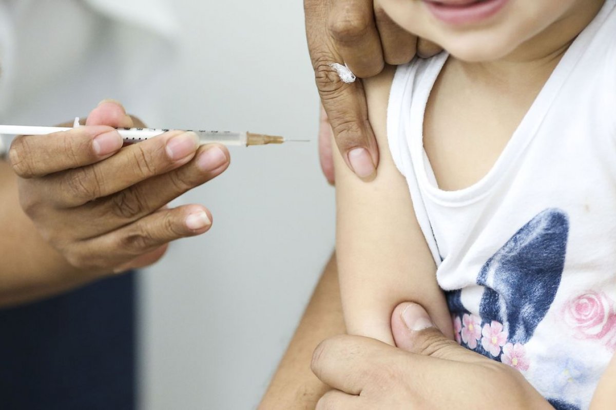  Brasil não bate meta mínima de 16 vacinas para crianças de até um ano