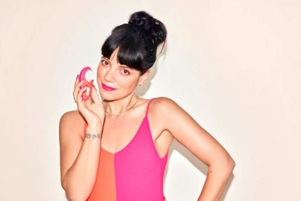Cantora lança seu próprio brinquedo sexual