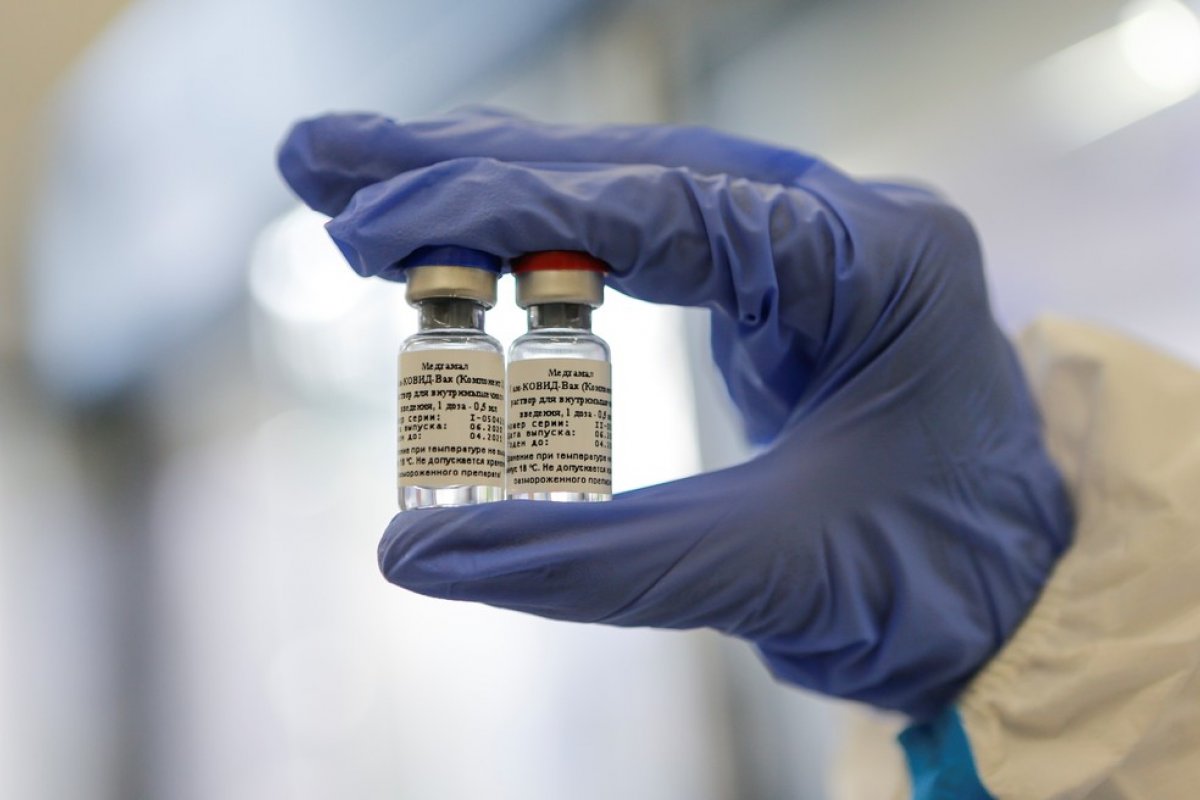 Sanofi e GSK prometem disponibilizar 200 milhões de doses de vacina contra Covid-19 