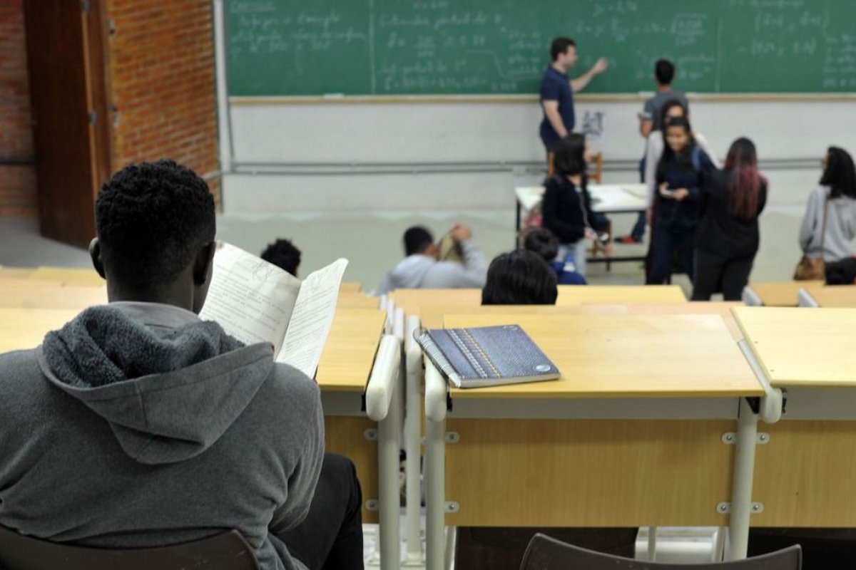Seis milhões de adolescentes podem abandonar os estudos no Brasil, estima Unicef