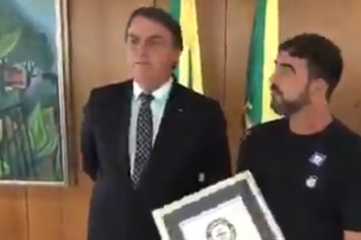 "Sempre estamos bem representados aí fora", diz Bolsonaro sobre Rodrigo Koxa