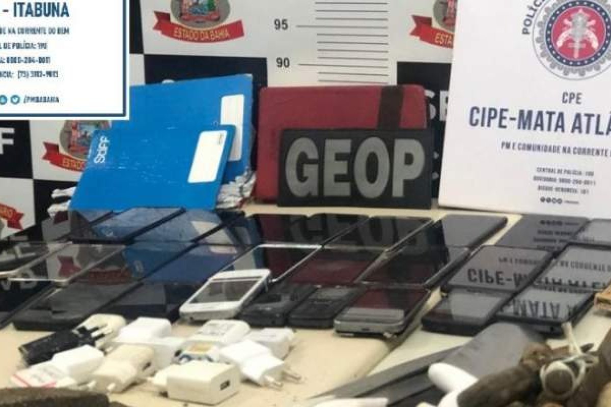 Polícia apreende bíblia utilizada para anotações sobre o tráfico em presídio da Bahia